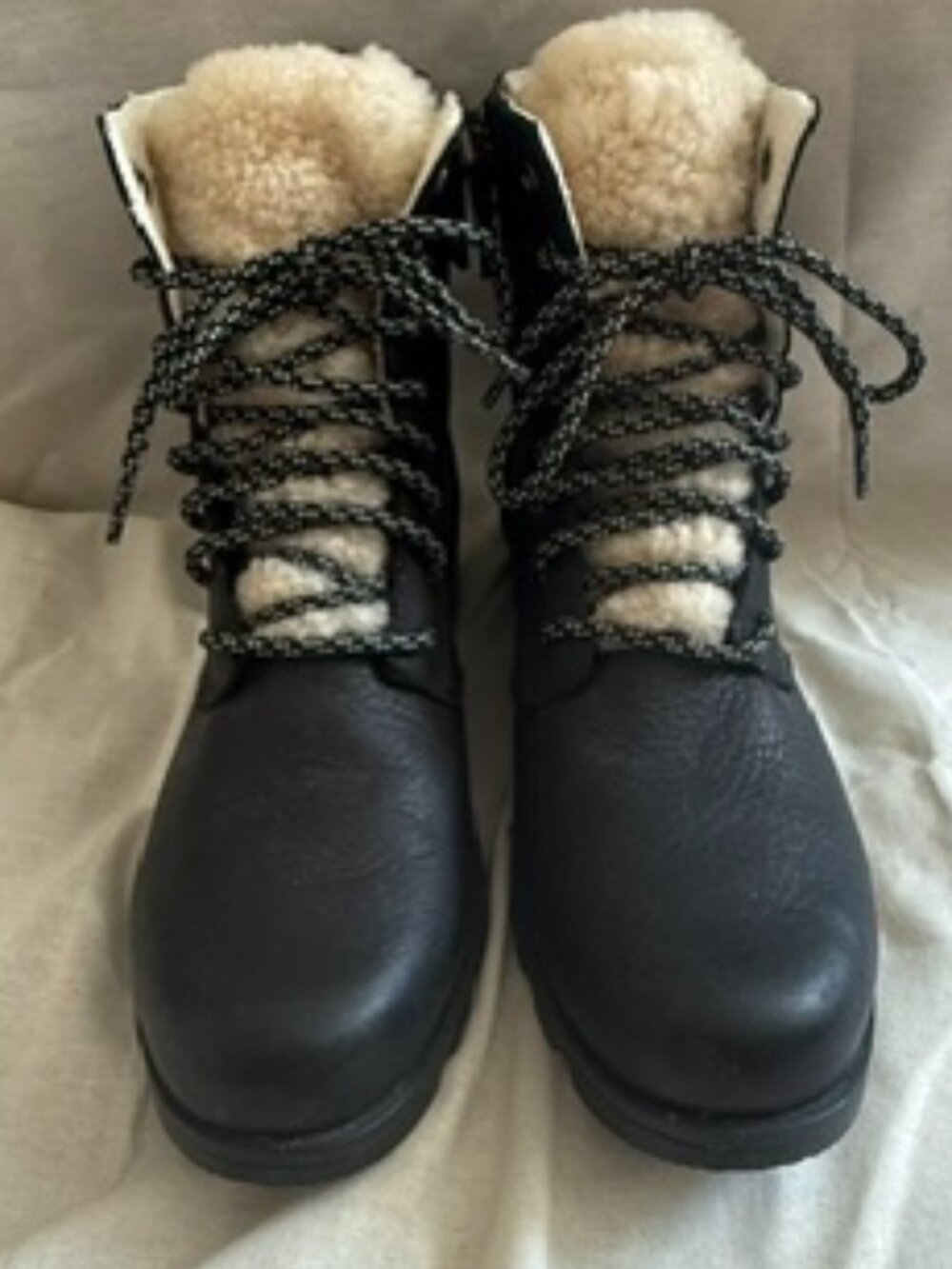 SOREL Emelie Short Black Lace Cozy Boots (Women's Size 8)